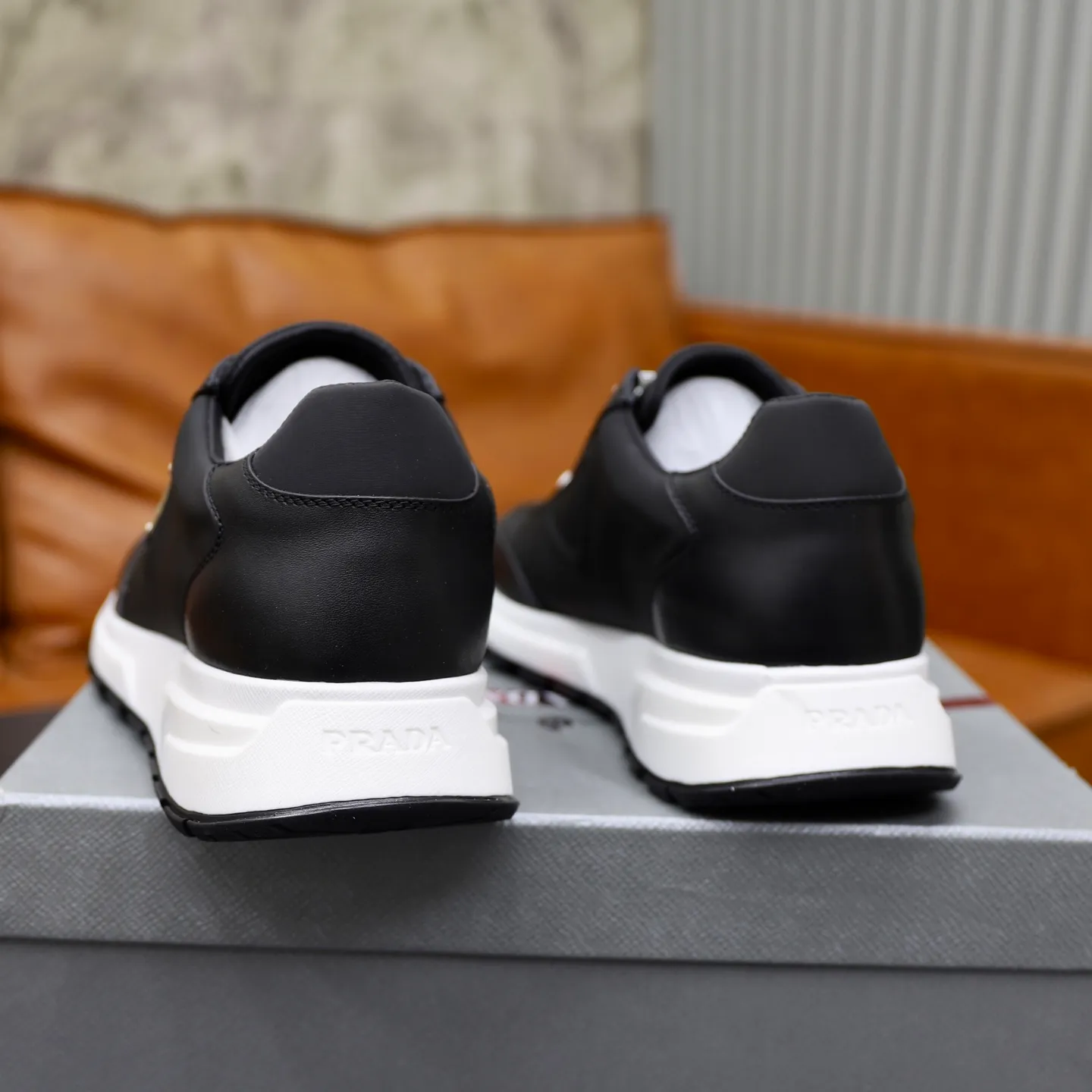 Ex-factory price: 580💰🙅‍♂️🙅‍♂️🙅‍♂️ Brand: PRADA Standard code: 38–44 (45 can be customized) Grade: Same as the official website Material: Original cowhide stitching Comfortable pig and cow lining Light and wear-resistant outsole Style category: Men's fashionable casual shoes and boots Running sneakers Distinguished luxury brand elements Top luxury Color: actual picture color